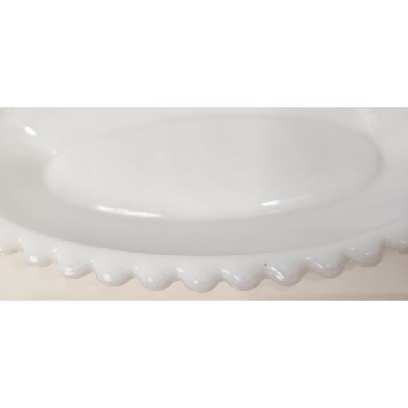 Vintage Milk Glass Oval Serving Dishes Ivy Vine Embossed Scalloped Edge Lot of 2 - Picture 5 of 6